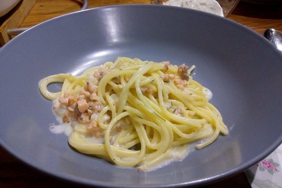 Spaghetti mit Lachs und Zitronensoße