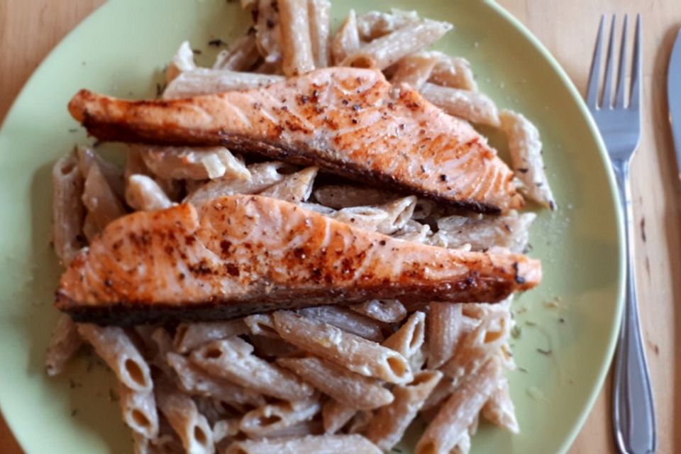 Spaghetti mit Lachs und Zitronensoße