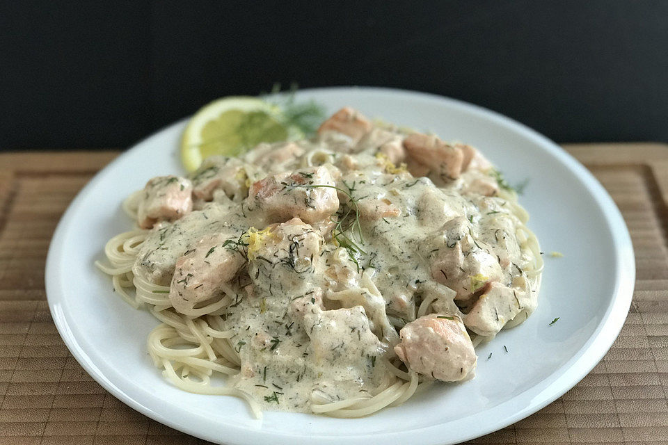 Spaghetti mit Lachs und Zitronensoße