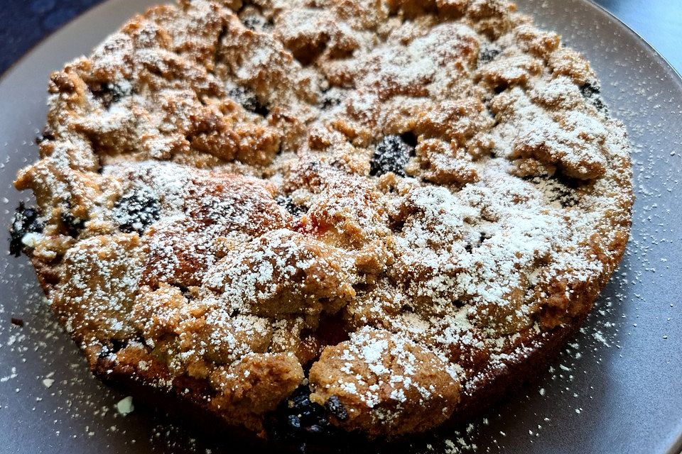 Brombeer-Apfel-Kuchen mit Zimtstreusel