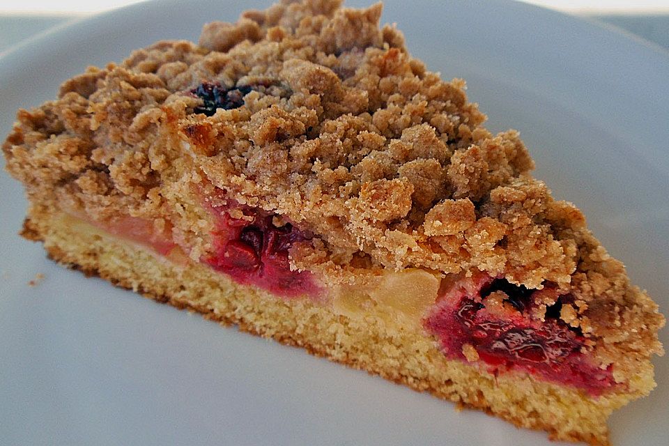 Brombeer-Apfel-Kuchen mit Zimtstreusel