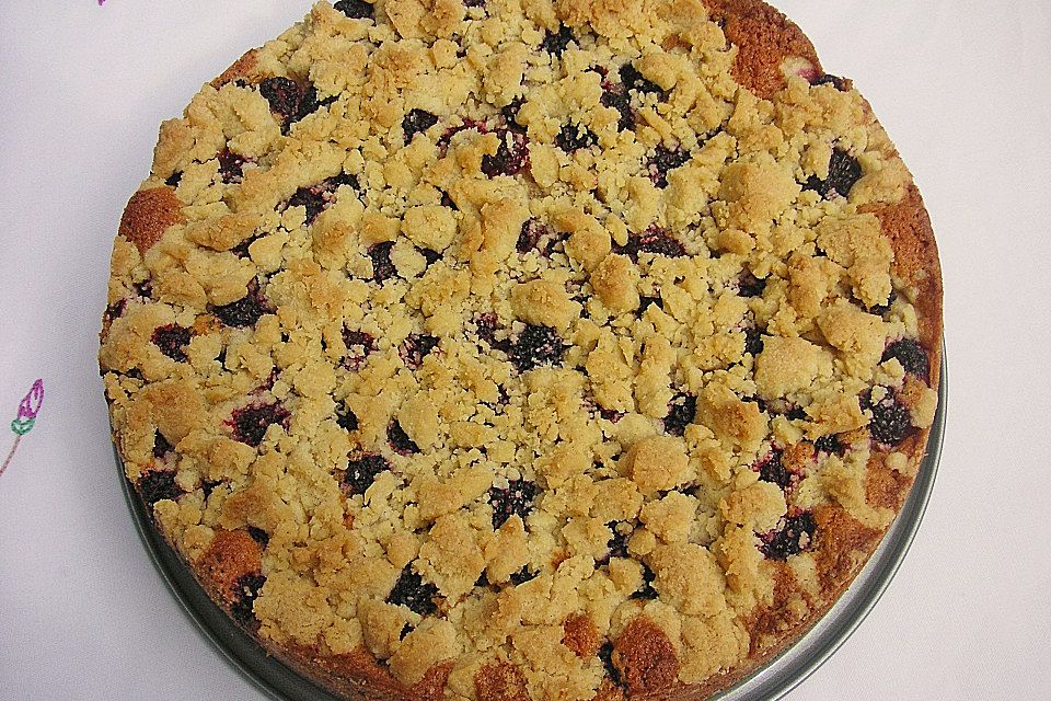 Brombeer-Apfel-Kuchen mit Zimtstreusel