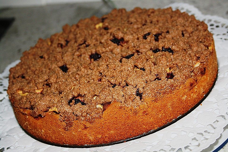 Brombeer-Apfel-Kuchen mit Zimtstreusel