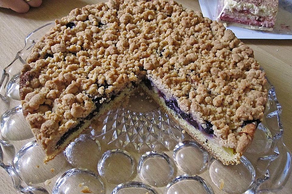 Brombeer-Apfel-Kuchen mit Zimtstreusel