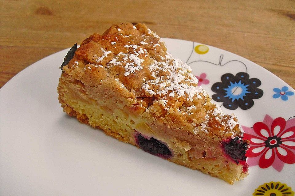 Brombeer-Apfel-Kuchen mit Zimtstreusel