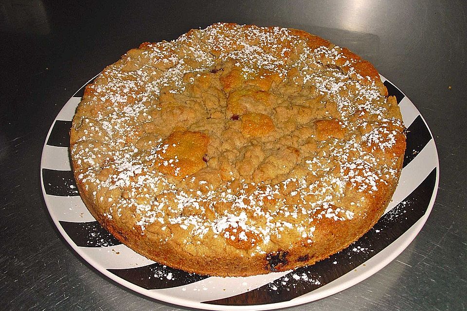 Brombeer-Apfel-Kuchen mit Zimtstreusel