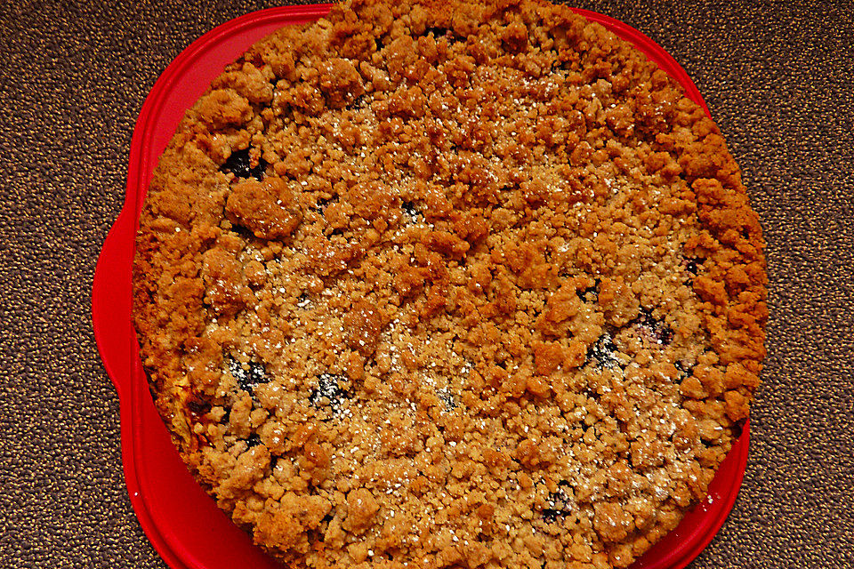 Brombeer-Apfel-Kuchen mit Zimtstreusel