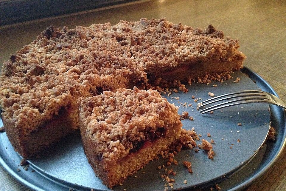 Brombeer-Apfel-Kuchen mit Zimtstreusel