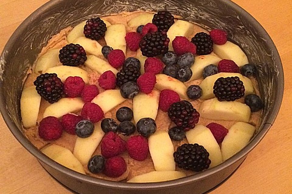 Brombeer-Apfel-Kuchen mit Zimtstreusel