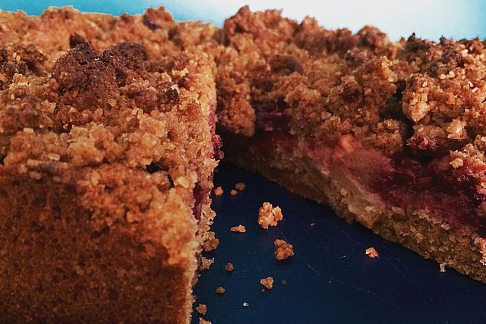 Brombeer-Apfel-Kuchen mit Zimtstreusel