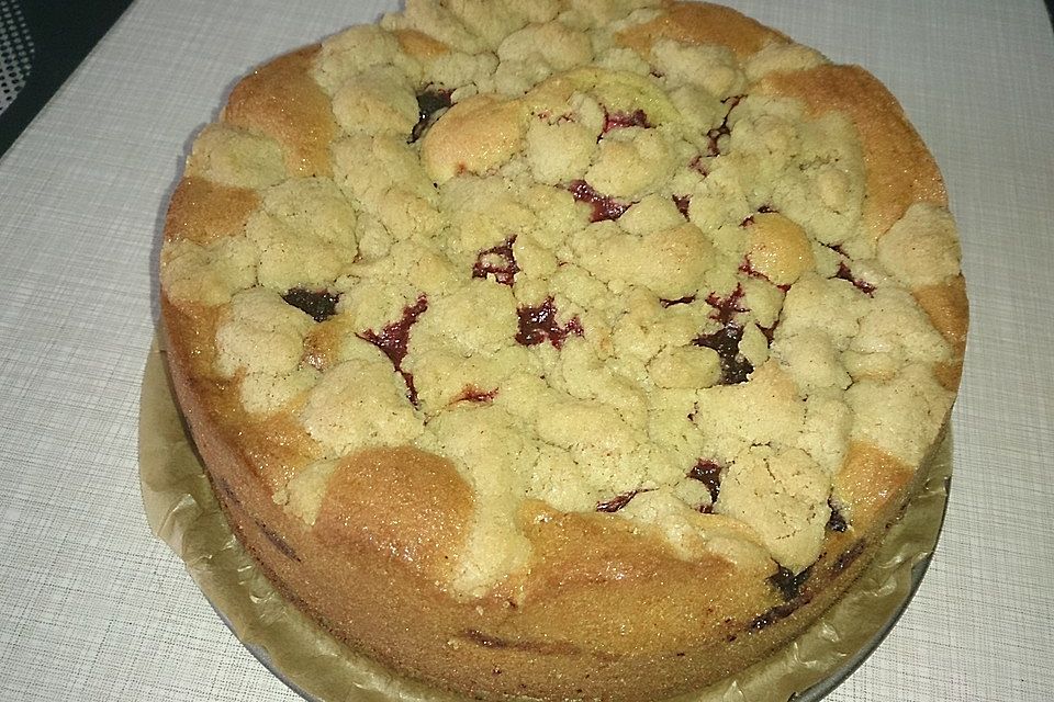 Brombeer-Apfel-Kuchen mit Zimtstreusel