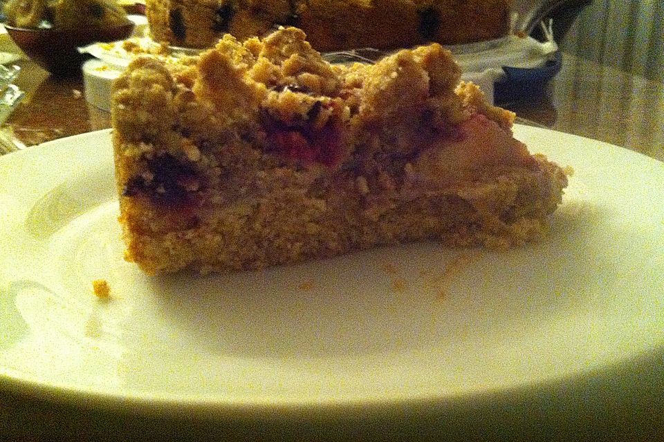 Brombeer-Apfel-Kuchen mit Zimtstreusel