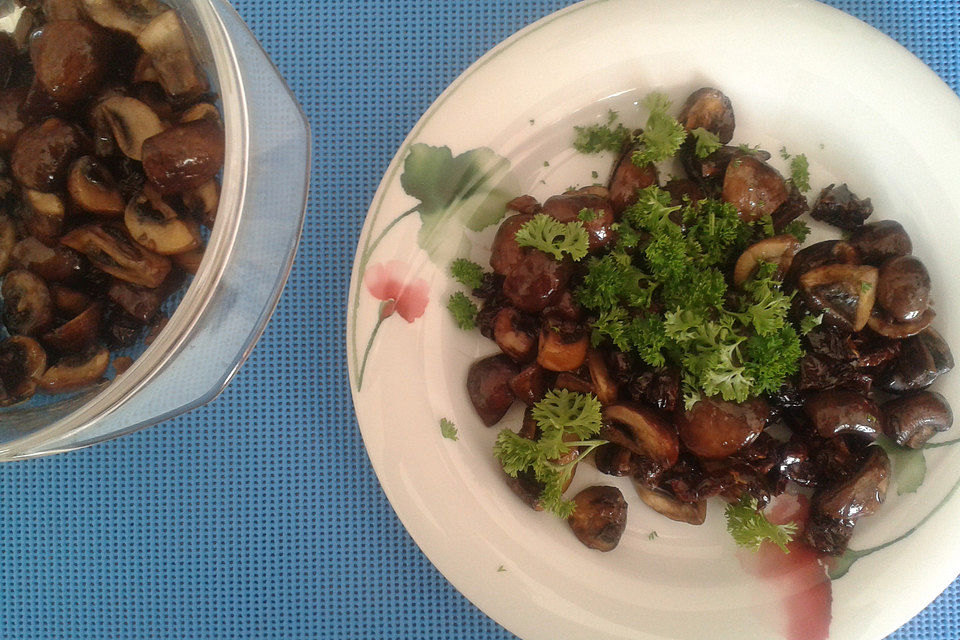 Gebratene Champignons mit getrockneten Tomaten