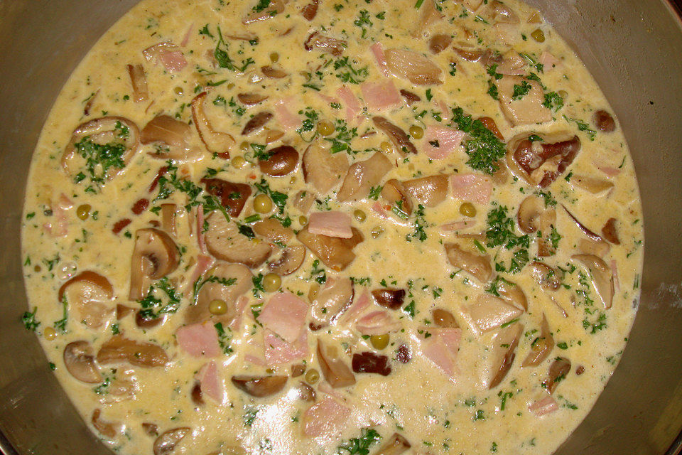 Käsesahnesoße mit Schinken und Champignons