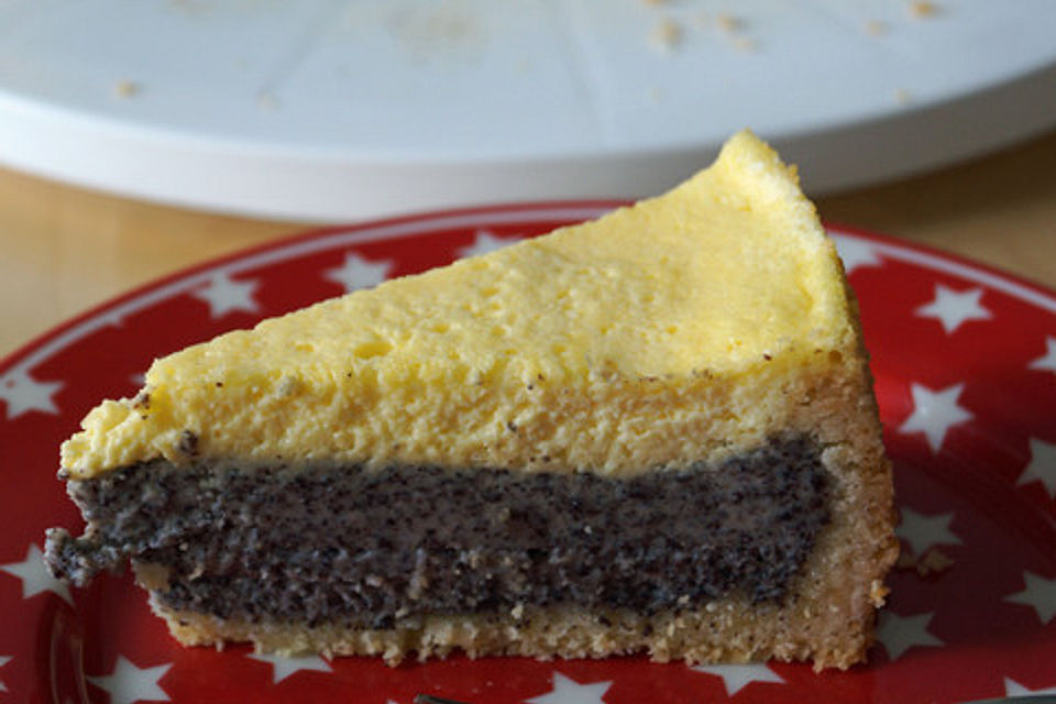 Cremiger Mohnkuchen mit Eierlikör - Rahmguss