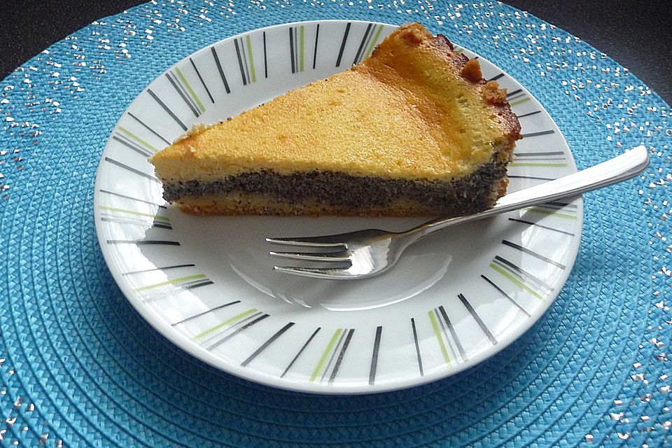 Cremiger Mohnkuchen mit Eierlikör - Rahmguss