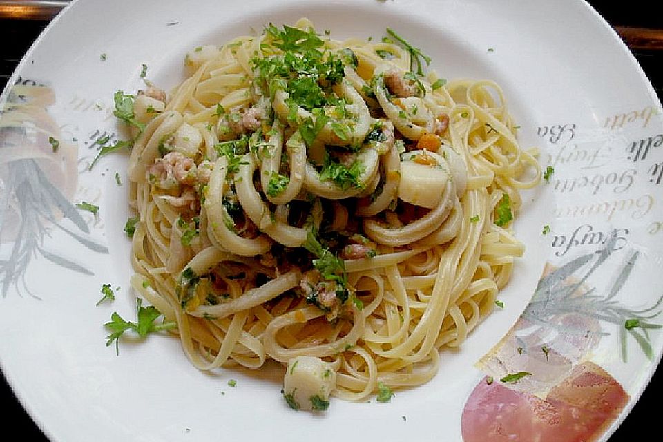 Pasta mit Tintenfisch und Kammmuscheln