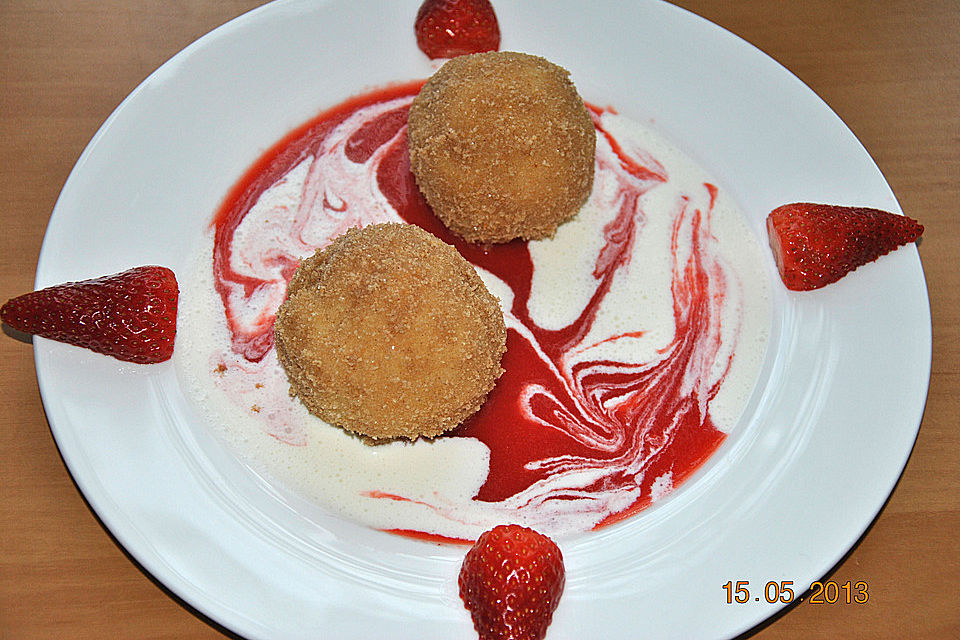 Erdbeerknödel mit zweierlei Dips Erdbeerknödel mit zweierlei Dips