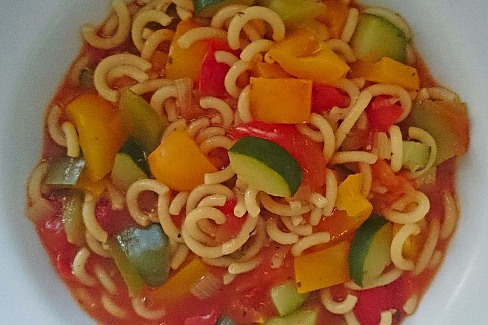 Italienische Gemüsesuppe mit Nudeln