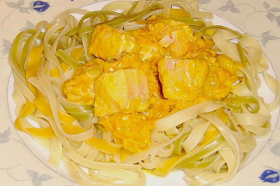 Lachs - Curry mit Tagliatelle