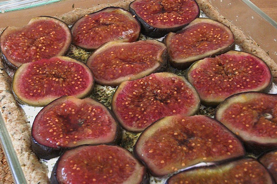 Feigen - Tarte mit Ziegenfrischkäse und Kräutern