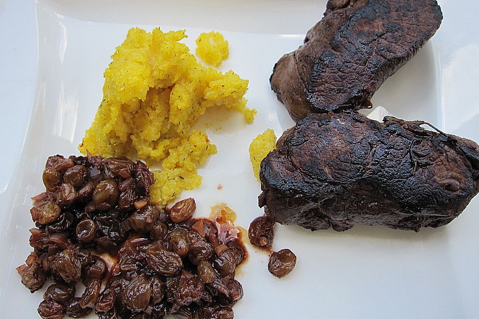 Hirschsteaks mit Portwein - Rosinensauce Hirschsteaks mit Portwein - Rosinensauce