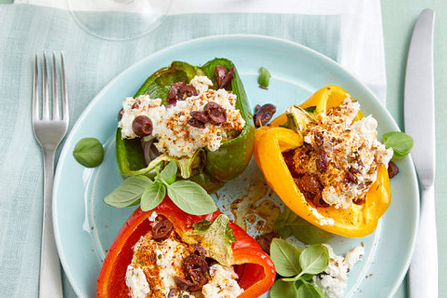 Illes sommerlich gegrillte Paprika mit mediterraner Füllung von ...
