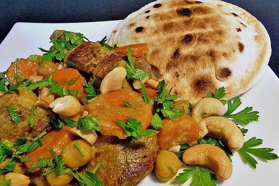 Lammcurry mit Kichererbsen, Möhren und Kokosmilch