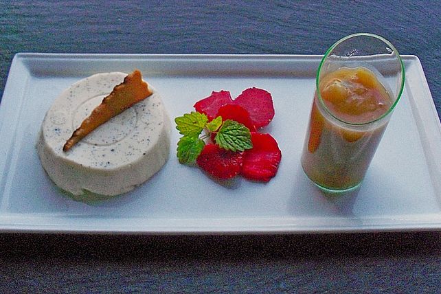 Panna Cotta mit weißer Schokolade und Rhabarberkompott von ...