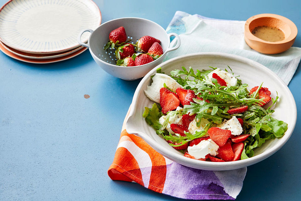 Rucola-Erdbeersalat mit Mozzarella