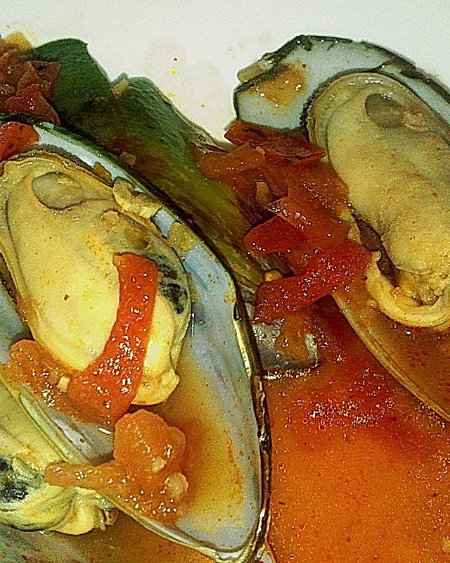 Miesmuscheln in würziger Tomatensauce mit Riesling
