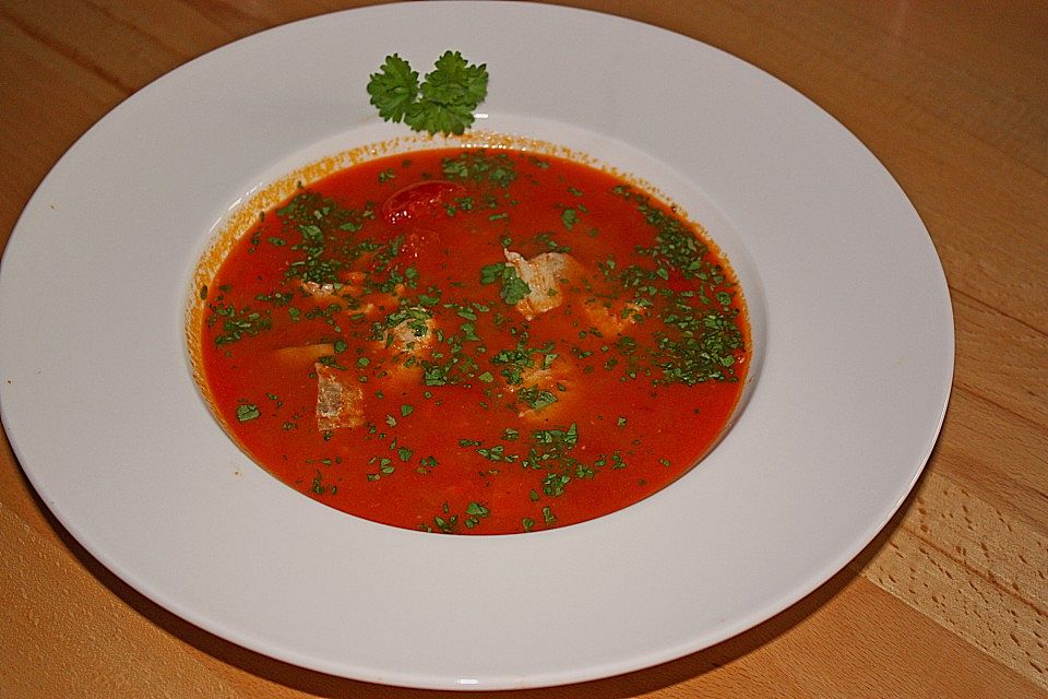 Paprika-Tomaten Suppe mit Fisch