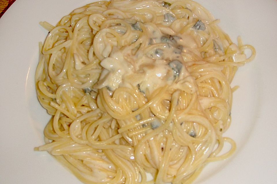 Spaghetti in cremiger Salbeisauce