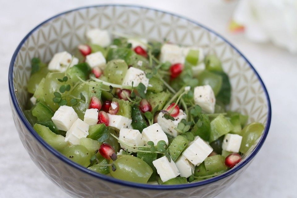 Trauben - Paprika - Salat mit Schafskäse