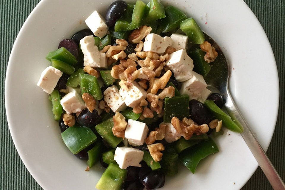 Trauben - Paprika - Salat mit Schafskäse