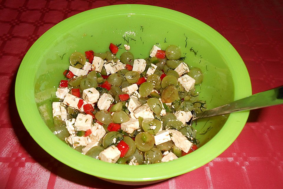 Trauben - Paprika - Salat mit Schafskäse