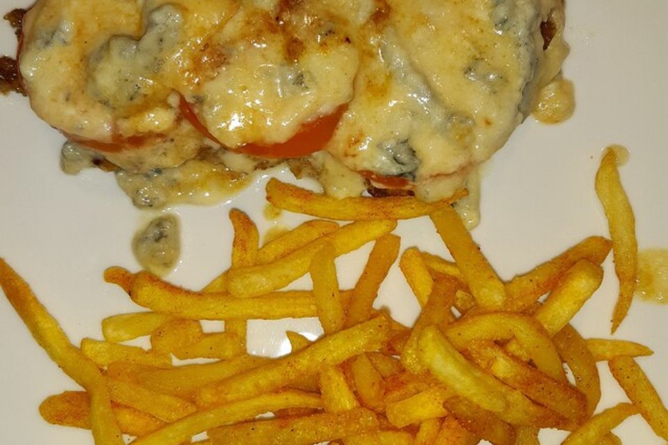 Überbackenes Schnitzel mit Schmelzkäse und Tomaten