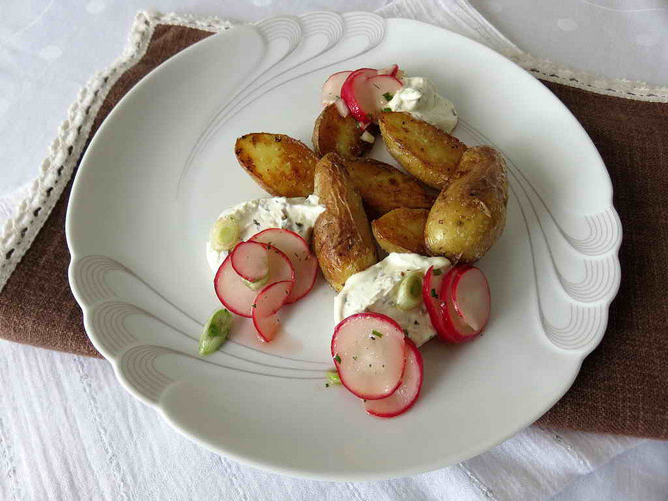Backkartoffeln mit Radieschen-Kräuter-Quark von McMoe| Chefkoch