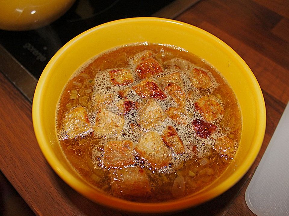 Überbackene Zwiebelsuppe mit Croûtons von McMoe| Chefkoch
