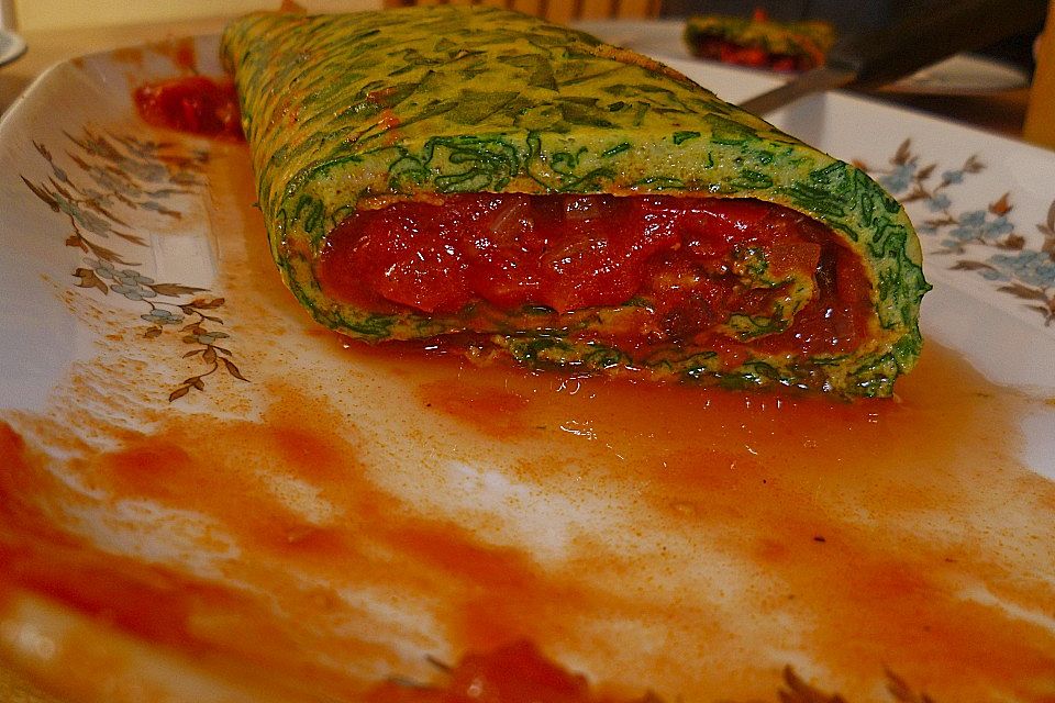 Vegetarische Roulade mit Tomatenfüllung