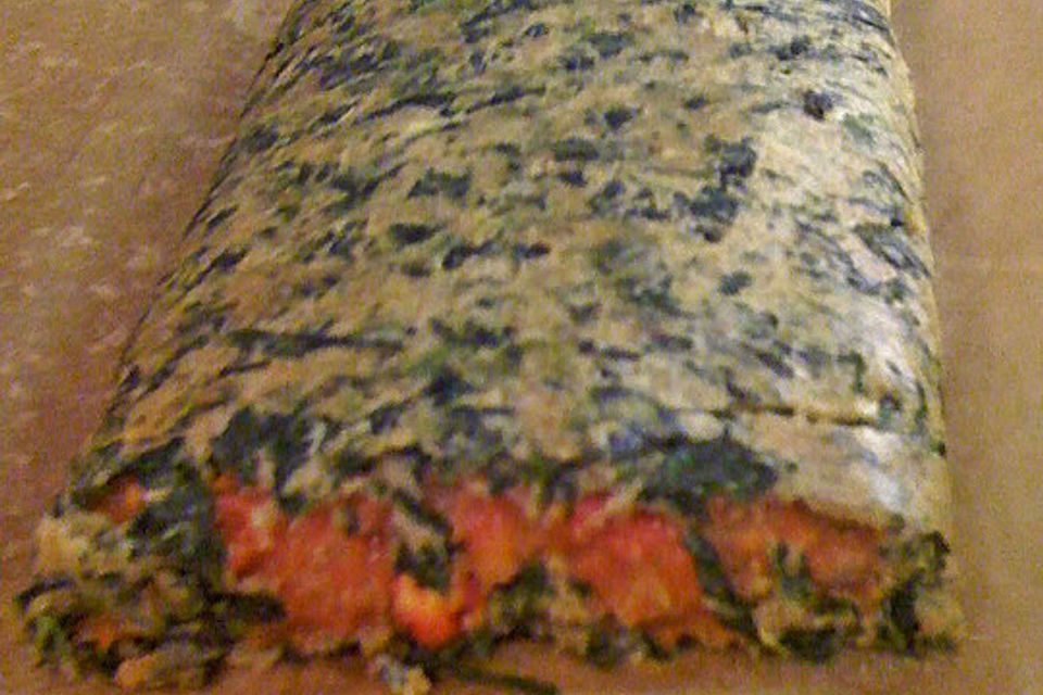 Vegetarische Roulade mit Tomatenfüllung