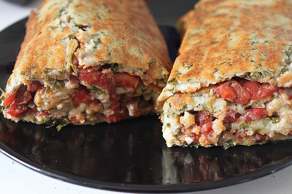 Vegetarische Roulade mit Tomatenfüllung