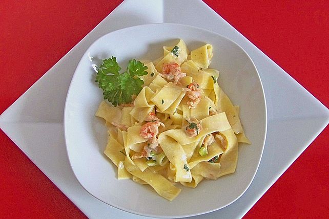 Bandnudeln mit Flusskrebsschwänzen in Käse - Sahne - Soße von ischilein ...