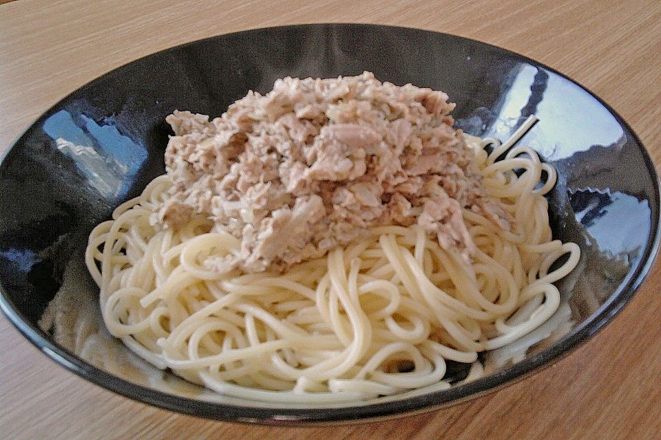 Spaghetti mit Thunfisch und Kapernbeeren