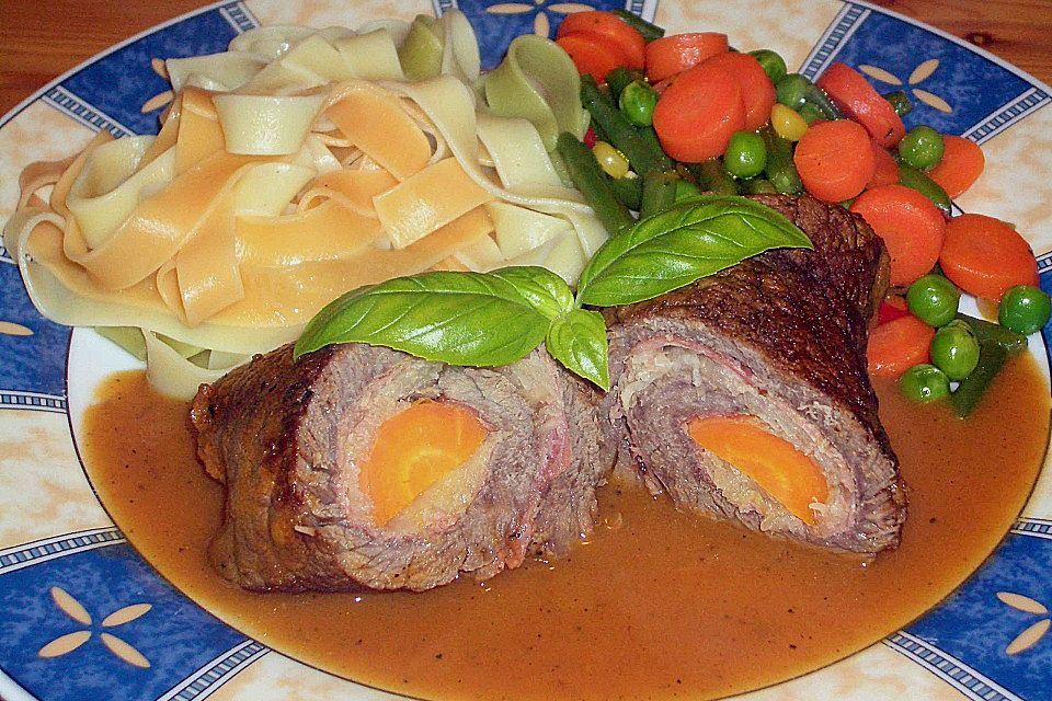 Rindsrouladen gefüllt mit Sauerkraut