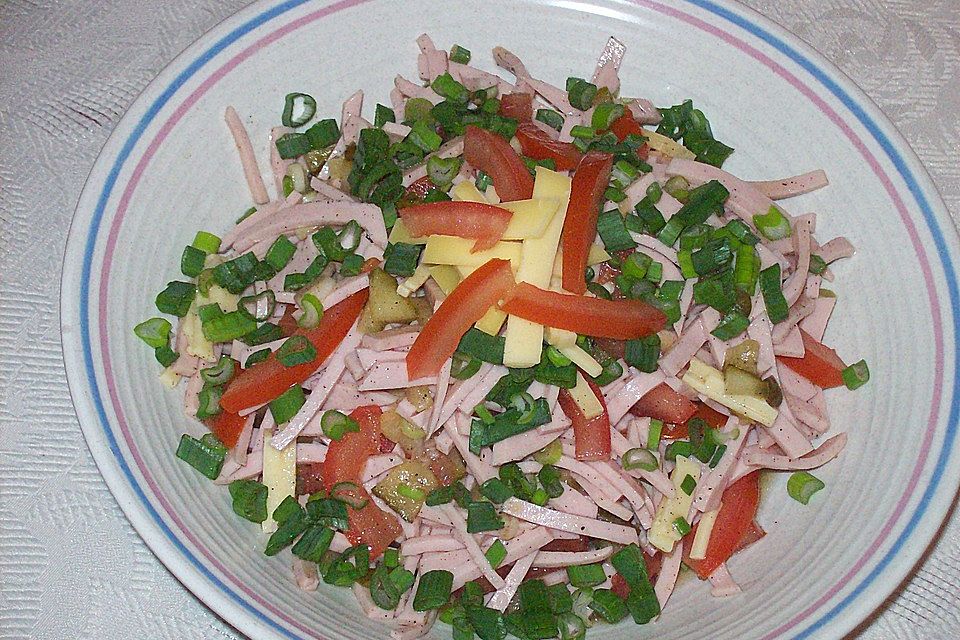 Wurstsalat, bunter mit Käse