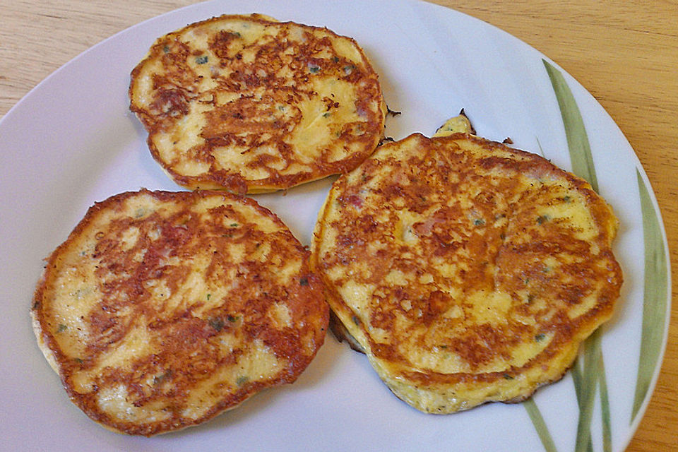 Herzhafte Speck - Käse - Puffer mit Quark