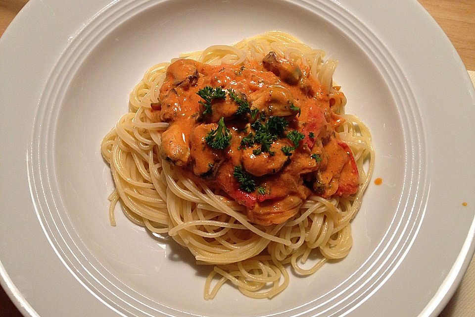 Spaghetti mit Muschel - Schafskäse - Sauce