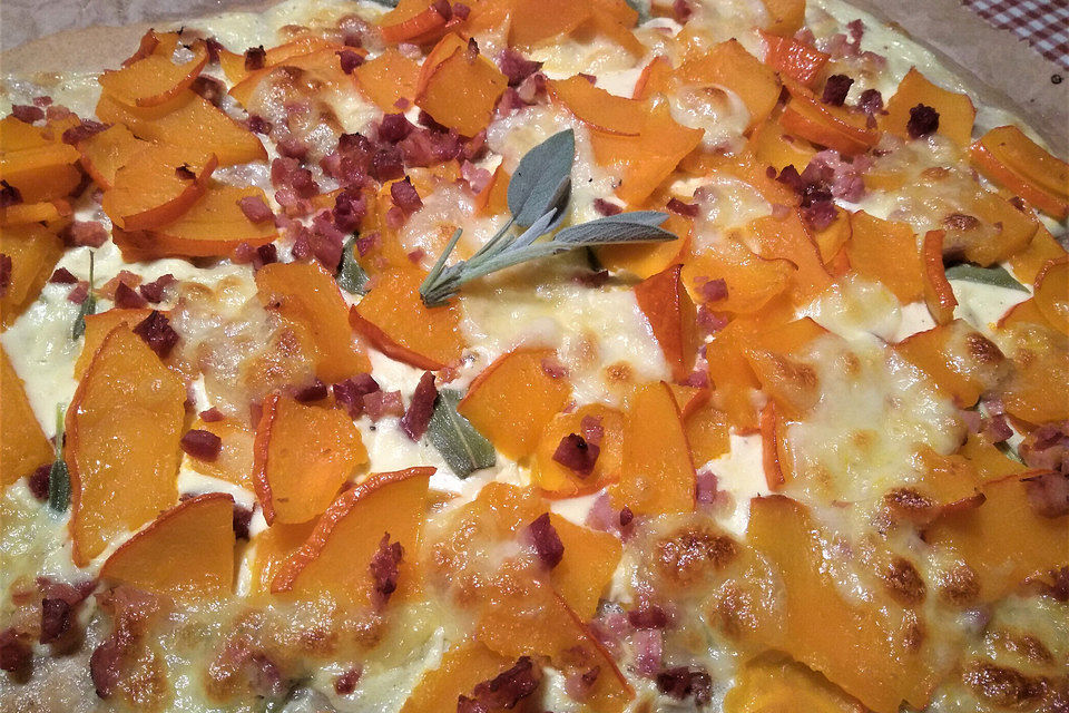 Kürbis - Speck - Flammkuchen Kürbis - Speck - Flammkuchen