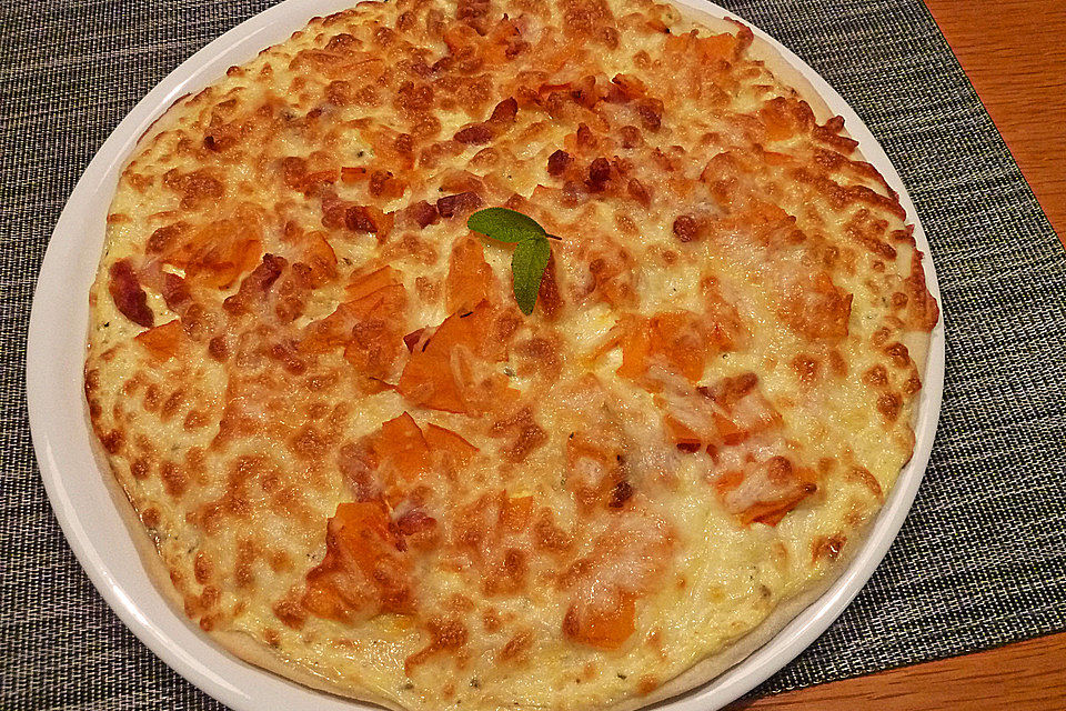 Kürbis - Speck - Flammkuchen Kürbis - Speck - Flammkuchen